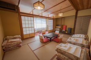Postel nebo postele na pokoji v ubytování Shibu Onsen Koishiya Ryokan