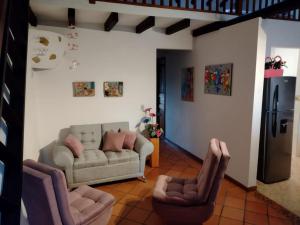 a living room with a couch and two chairs at Apartamento Balcones de La Villa 2 in Villa de Leyva