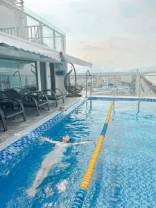 Bazén v ubytování Avenis Hotel nebo v jeho okolí
