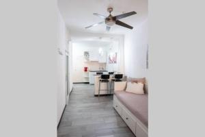 A kitchen or kitchenette at LE NOTTI GEMELLE