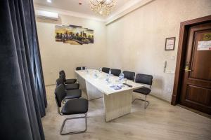 Гостиная зона в Leader Hotel +53 фотографии