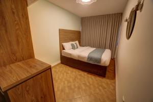 Postel nebo postele na pokoji v ubytování Crystal Hotel