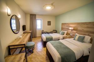 Postel nebo postele na pokoji v ubytování Crystal Hotel + 37 fotografií