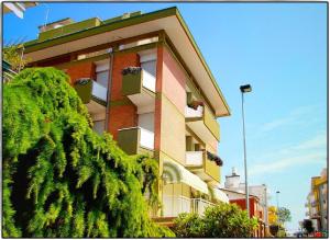 Budova, kde se hotel nachází + 19 fotografií