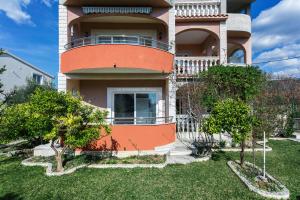 Vonkajšia záhrada v ubytovaní Kastela Agneza Apartment (2+1) near SplitAirport