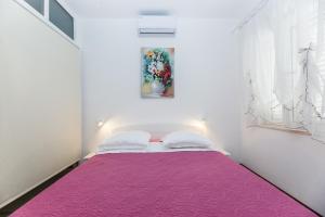 Posteľ alebo postele v izbe v ubytovaní Kastela Agneza Apartment (2+1) near SplitAirport
