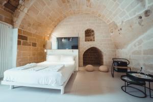 A bed or beds in a room at Endea Suite Rooms & Lounge SPA Még 37 kép