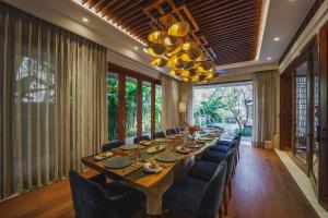 Restaurace v ubytování Baale Resort Goa + 77 fotografií