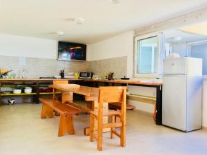 Kuchyň nebo kuchyňský kout v ubytování Backpackers Home + 31 fotografií