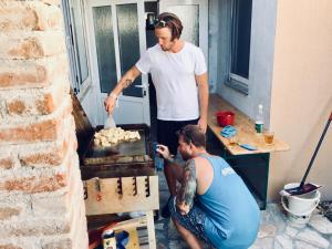 Hostia v ubytovaní Backpackers Home