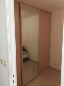 Fotografie z fotogalerie ubytování T2 de 33 m2 plus terrasse de 20m2 vue sur mer climatisé à 10 secondes chrono à pied de la plage , mer et sentier du littoral Résidence marina cap négre Six-Fours-les-Plages v destinaci Six-Fours-les-Plages