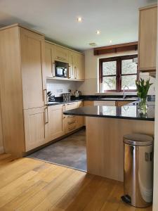 A cozinha ou cozinha compacta de Cornwall Retreats