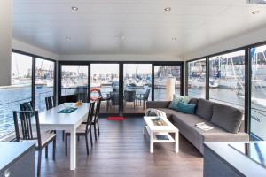 a living room and dining room on a boat at fewo1846 - Floatinghouse - Hausboot mit 2 Schlafzimmern in der Marina Sonwik in Flensburg