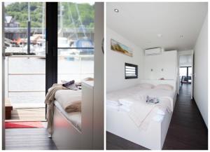 Una habitación con dos camas y una gran ventana. en fewo1846 - Floatinghouse - Hausboot mit 2 Schlafzimmern in der Marina Sonwik, en Flensburg
