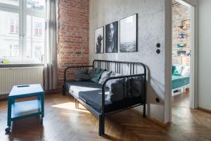 Posedenie v ubytovaní Discover Krakow Apartments - 3 Rakowicka St - Amazing Loft near Main Station - Netflix