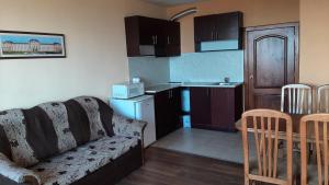 a living room with a couch and a kitchen at Apartment Icovi 2 in Varna City