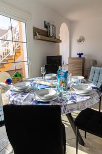 Posezení v ubytování Perfect for family holidays with private pool, near beach and golf- Villa Ashley