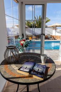 Bazén v ubytování Perfect for family holidays with private pool, near beach and golf- Villa Ashley nebo v jeho okolí