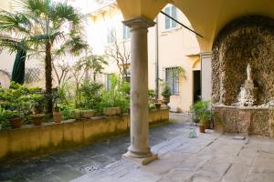 フィレンツェにあるCynthia's Garden - Apartment with private garden in Santa Croceのギャラリーの写真