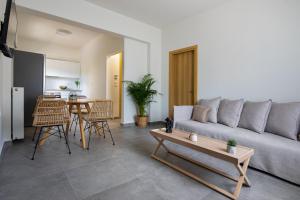 Istumisnurk majutusasutuses s u e ñ o - studios and apartments, with shared pool