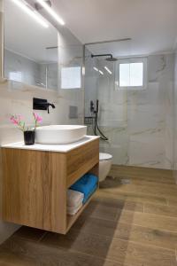Vannituba majutusasutuses s u e ñ o - studios and apartments, with shared pool