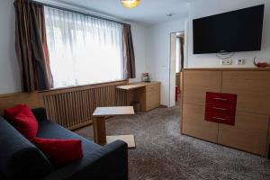 Μια τηλεόραση ή/και κέντρο ψυχαγωγίας στο Hotel Lucia - 3 Sterne Superior