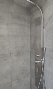 een douche met een glazen deur in de badkamer bij LUXURY VILLA SEVEN in Skiathos-stad