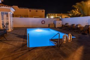 Bazén v ubytování Perfect for family holidays with private pool, near beach and golf- Villa Ashley nebo v jeho okolí