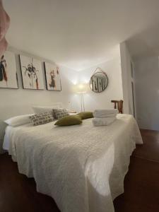 Postel nebo postele na pokoji v ubytování La Verde di Vernazza - Art Studio - AC&WiFi - Vernazzarentals