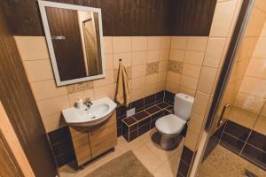 Koupelna v ubytování O.K. Hotel + 37 fotografií