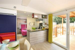 A kitchen or kitchenette at Casa Mobile - Cisano San Vito ****