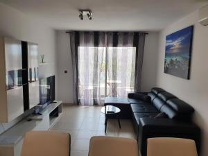 TV a/nebo společenská místnost v ubytování Él Rome Duplex