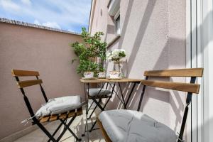 Balkón nebo terasa v ubytování Modern holiday apartment "Libra" with swimming pool