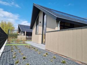 Afbeelding uit fotogalerij van Chalet met Sauna en Airconditioning in Sint Annaland