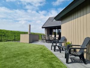 Afbeelding uit fotogalerij van Chalet met Sauna en Airconditioning in Sint Annaland
