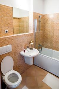 a bathroom with a toilet and a sink and a tub at Elite Apartments Sinaia in Sinaia +105 photos