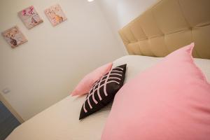 A bed or beds in a room at Pineta del Mare