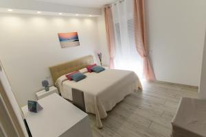 A bed or beds in a room at Pineta del Mare
