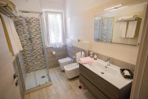 A bathroom at Pineta del Mare Még 24 kép