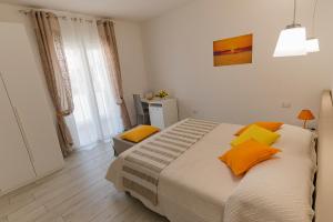 A bed or beds in a room at Pineta del Mare