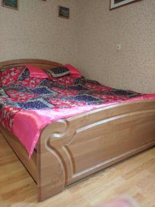 מיטה או מיטות בחדר ב-Apartment on Karla Libknekhta 23