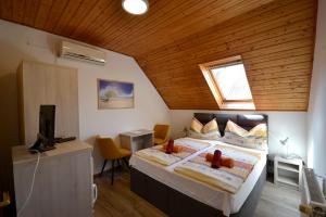 Postel nebo postele na pokoji v ubytování Guest House Silatti - Apartments + 37 fotografií