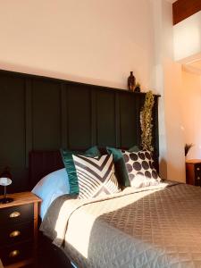 Tempat tidur dalam kamar di Malswick Mill