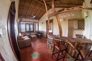 a living room with a bar in a house at Paraiso Caño Hondo in Los Guineos Perdidos