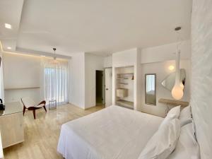 Postel nebo postele na pokoji v ubytování IONIAN SUITES by Bruskos