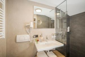 a bathroom with a sink and a shower at Gästehaus die geislerin in Gerlos