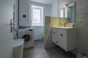 a bathroom with a sink and a washing machine at T2 3 étoiles de charme 40 m2 centre ville Dax in Dax