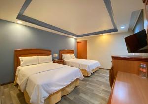 Un pat sau paturi într-o cameră la Hotel San Diego