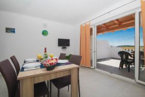 TV a/nebo společenská místnost v ubytování Apartmani Horvat