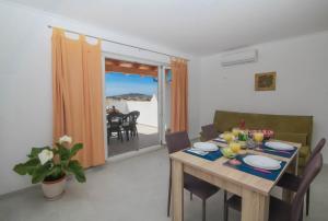 Fotografie z fotogalerie ubytování Apartmani Horvat v destinaci Jezera